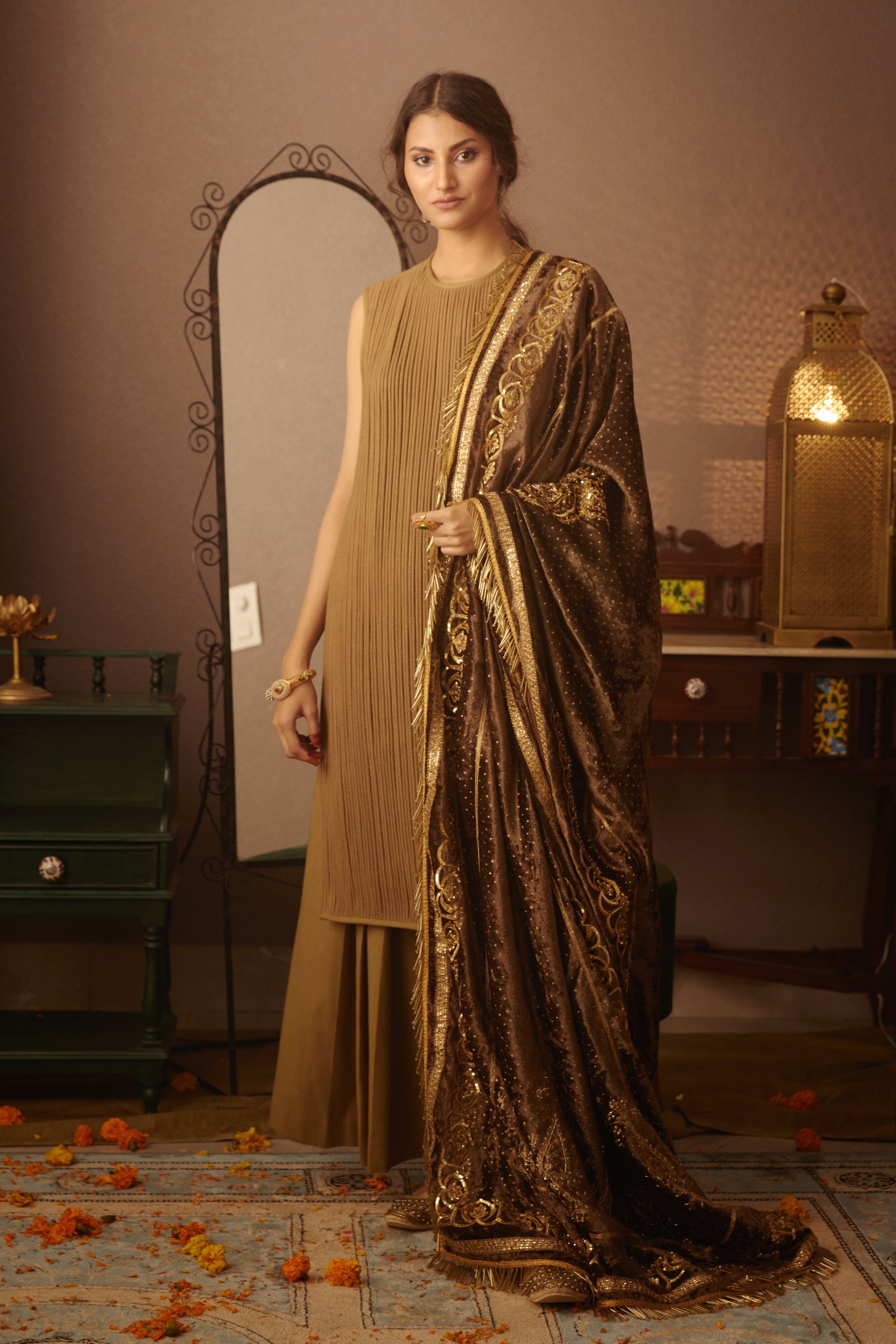 Modern Hina Kurta Set with a knee-length jersey kurta and matching solid pants.