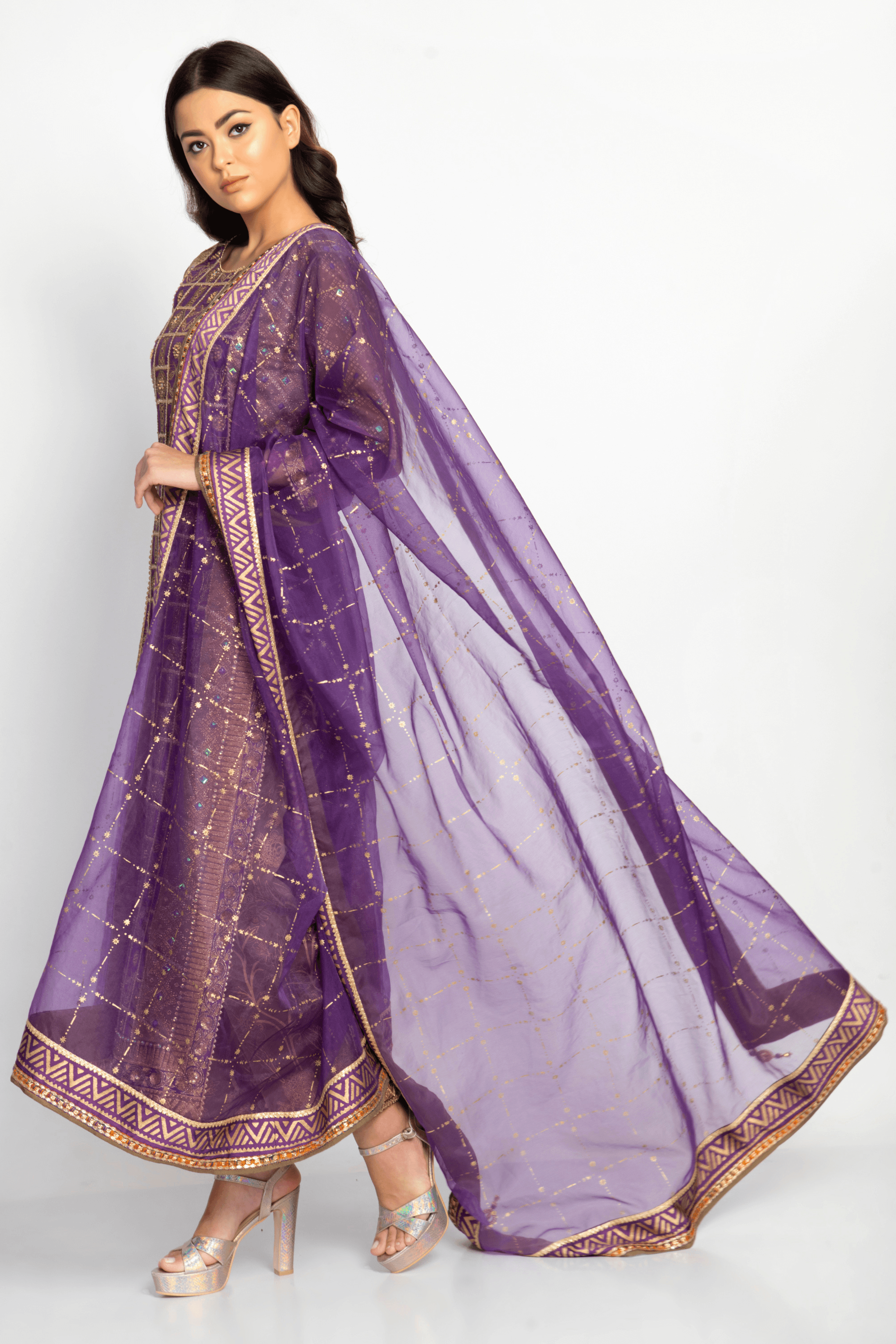 Lightweight organza dupatta with delicate detailing, adding elegance to the Purvi Kurta Set for bridal looks.