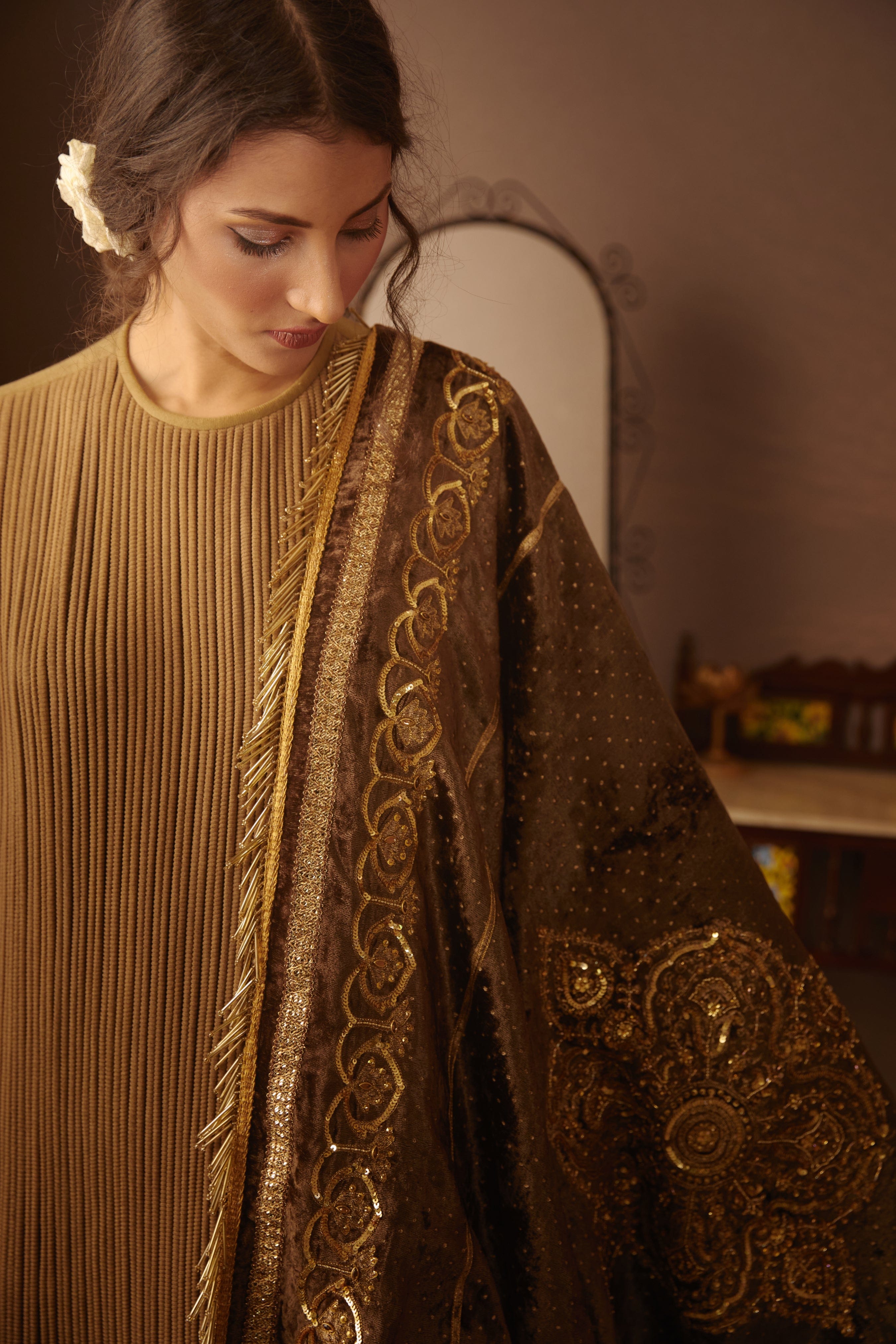Lightweight doshala styled as a dupatta for added elegance, complementing the modern Hina Kurta Set.