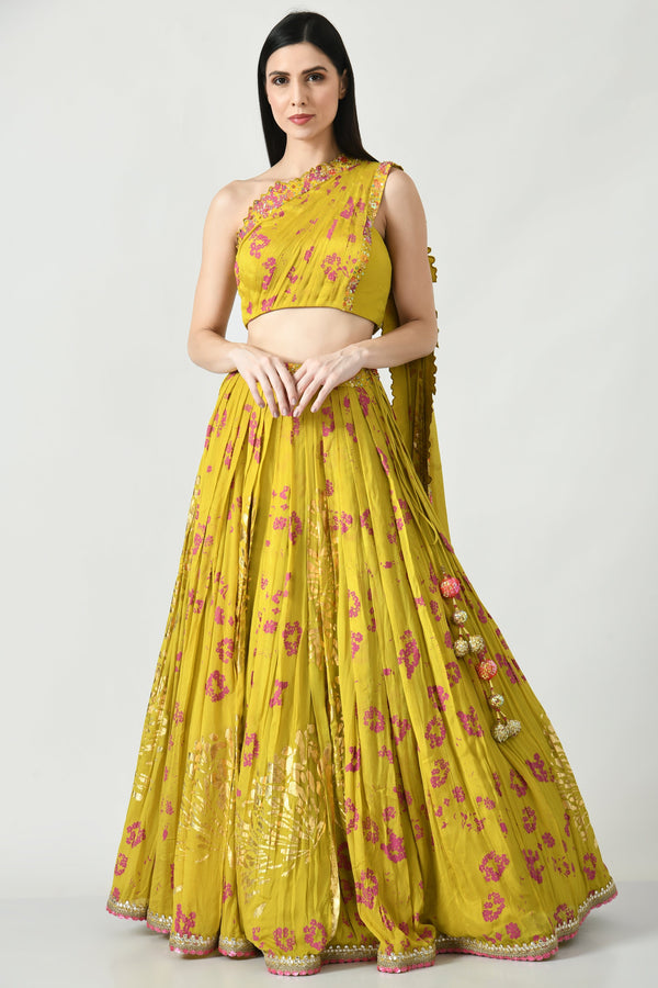 Humaira Lehenga Set featuring a blouse, lehenga, and adorned dupatta. Designer women wear by Moledro.
