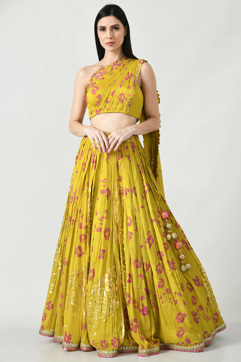 Humaira Lehenga Set featuring a blouse, lehenga, and adorned dupatta. Designer women wear by Moledro.
