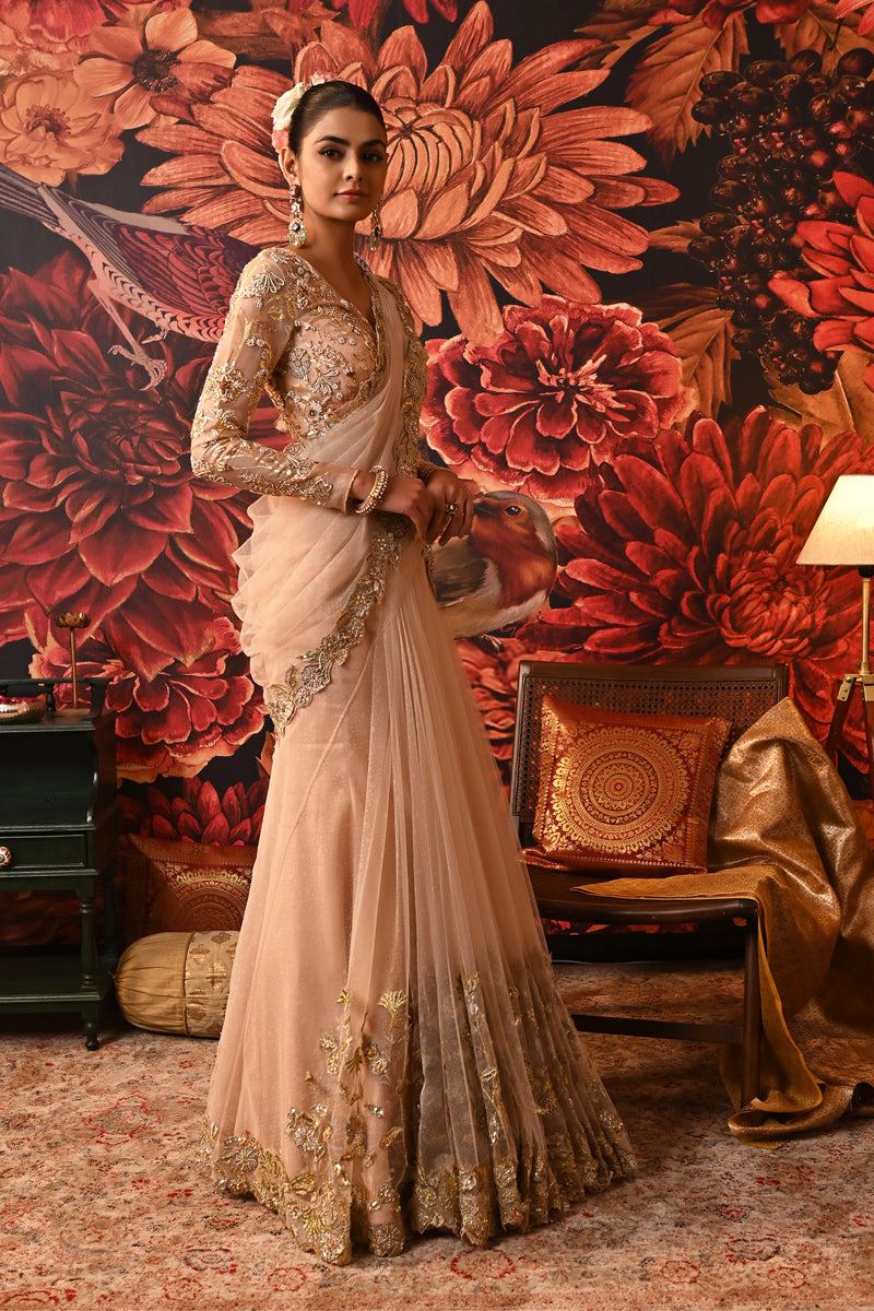 Combination of zari brocade and butterfly net enhancing the bridal saree’s luxurious feel.