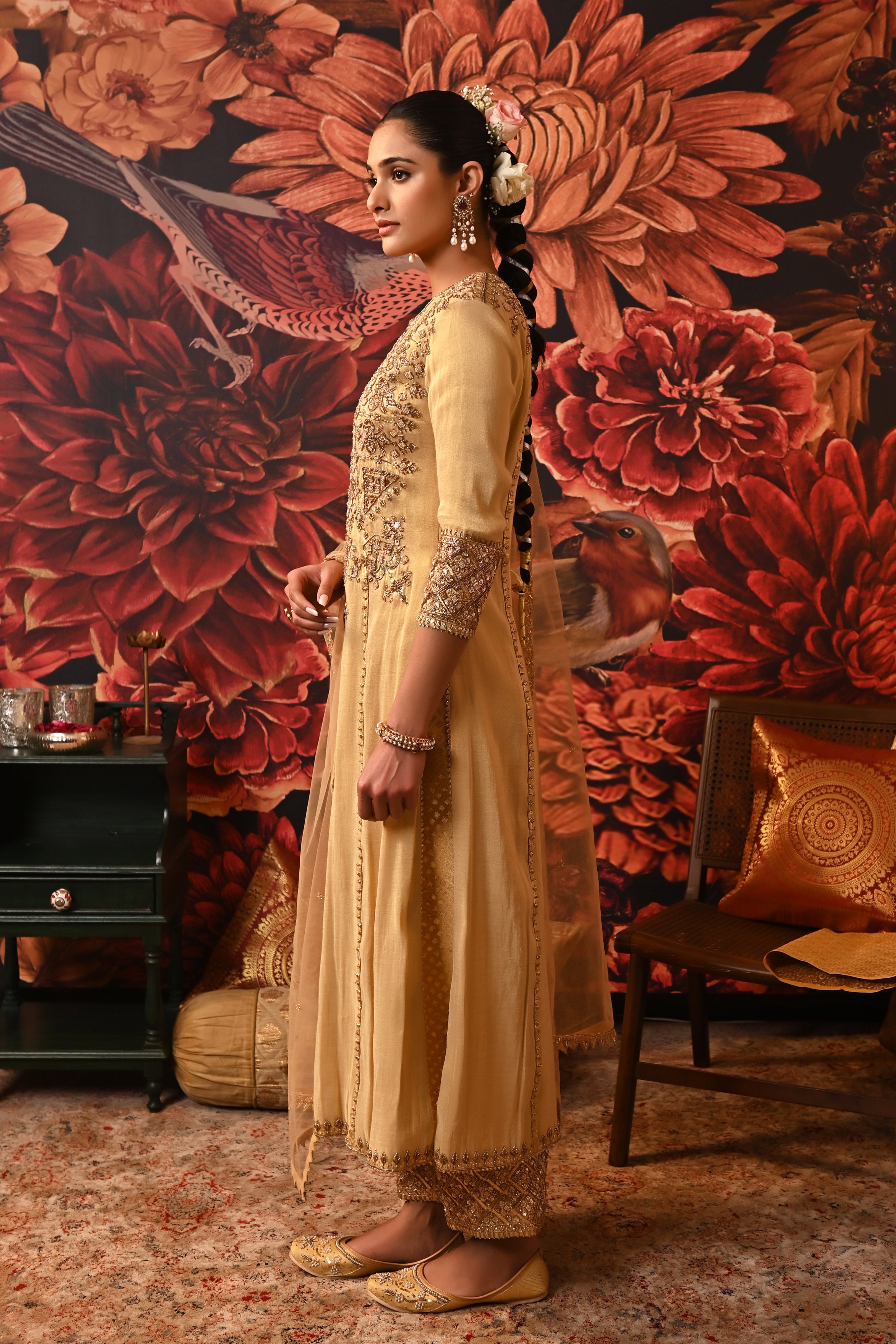 Side profile of the Shira Kurta Set by Moledro showcasing side zip closure and luxurious gold detailing.